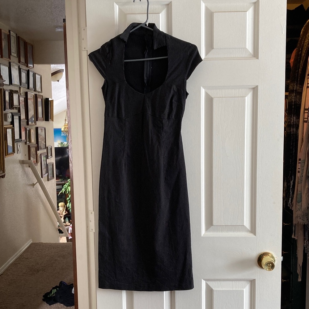 Snap Elegant Black Pinstripe Cap Sleeve Midi Dress